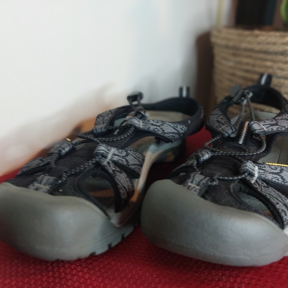 Keen Black and Gray Sandals - Picture 6 of 10
